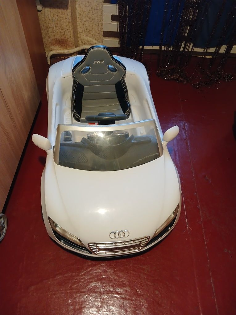 Продам    ауді R8