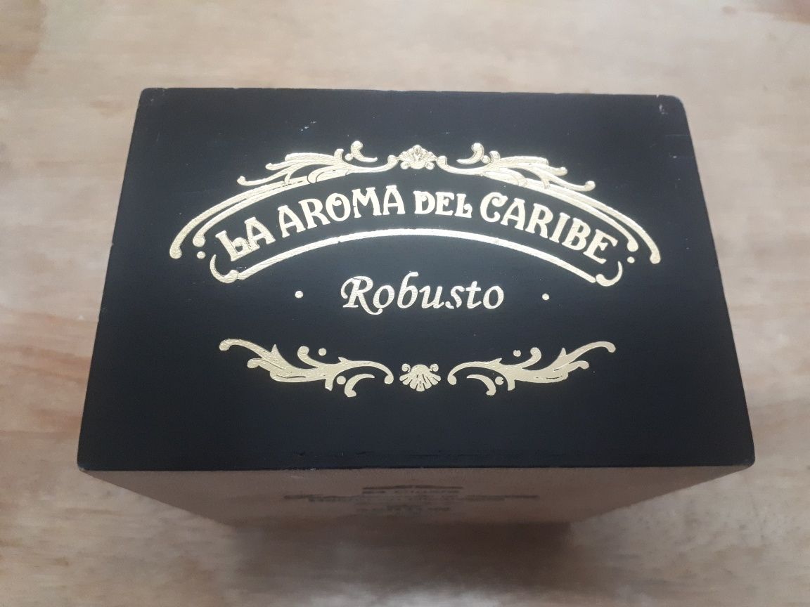 Caixa de charutos em madeira