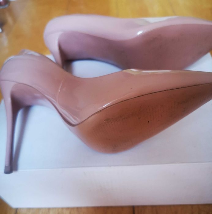 Stiletos em verniz rosa claro