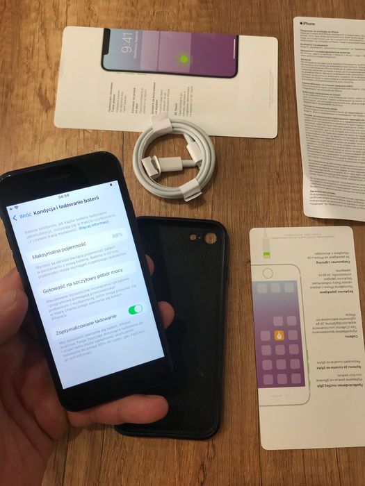 iPhone stan se 2020 - dobry stan 64Gb ładowarka etui