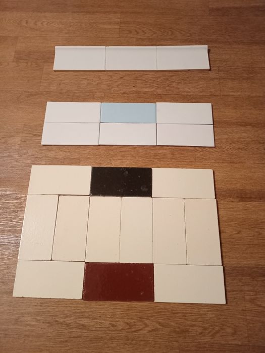 Кафель, плитка ПХВ, змеевик отопления, запчасти бачка туалета, палас.