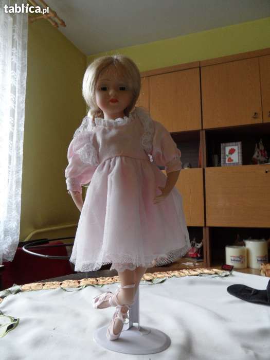 Mam do sprzedania lalkę porcelanową w bardzo dobrym stanie