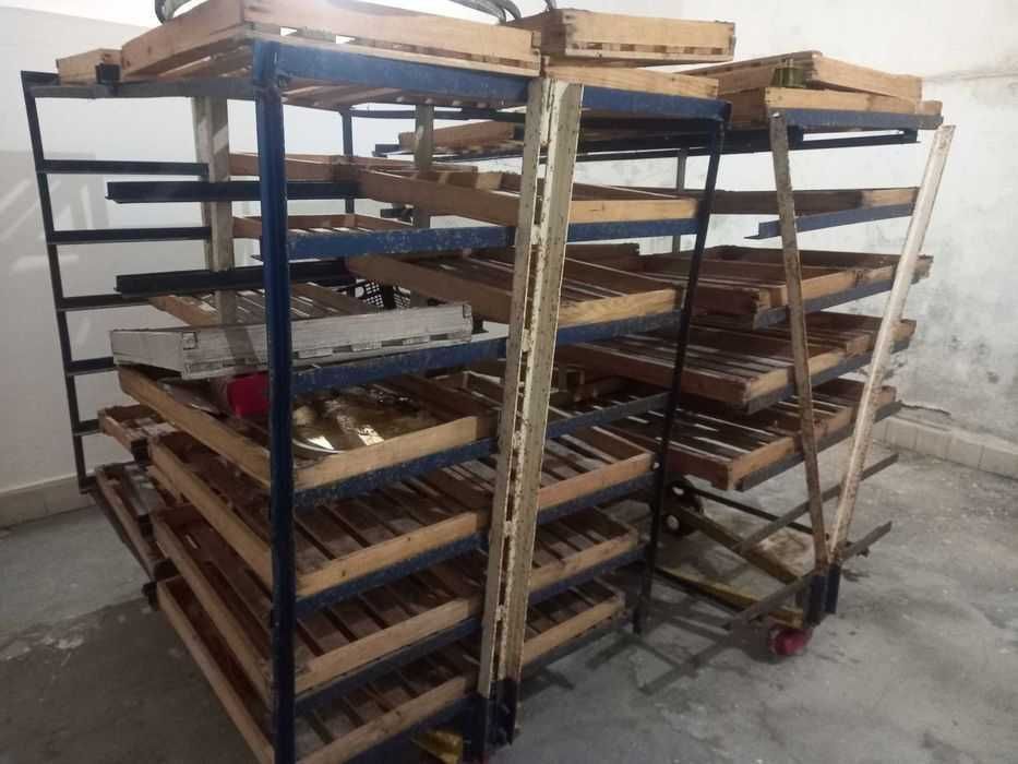 Вагонетки з ящиками