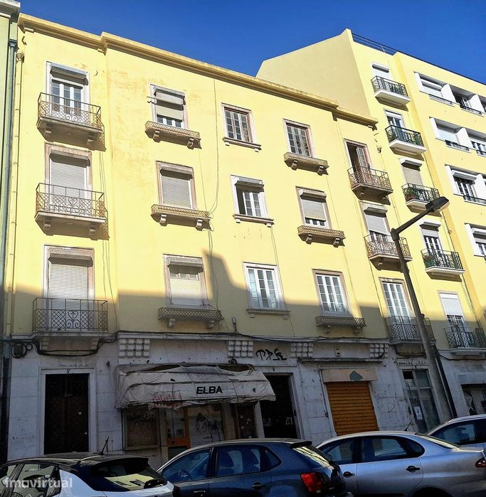 Prédio devoluto SEM Inquilinos junto ao Mercado de Arroios