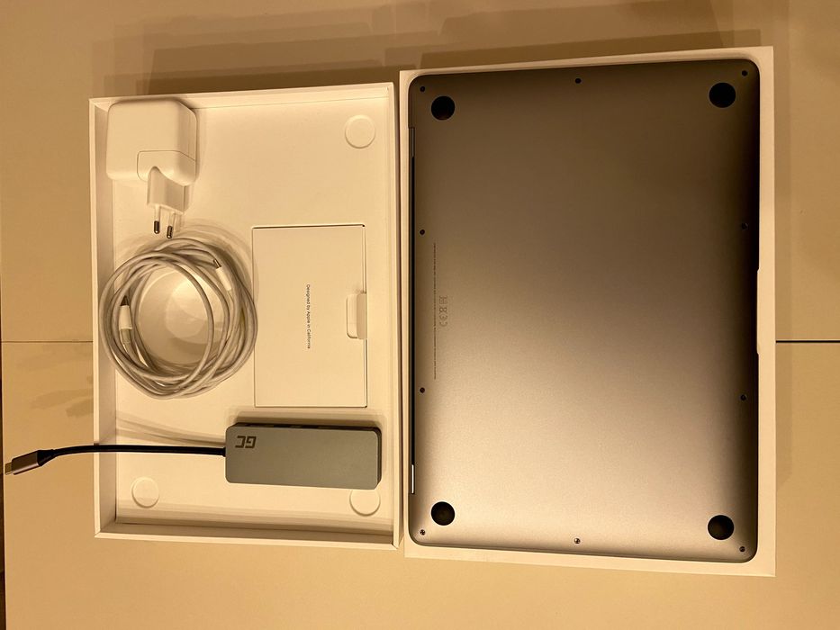 MacBook Air M1 2020 • 8GB RAM • 256GB SSD • Komplet + HUB USB-C