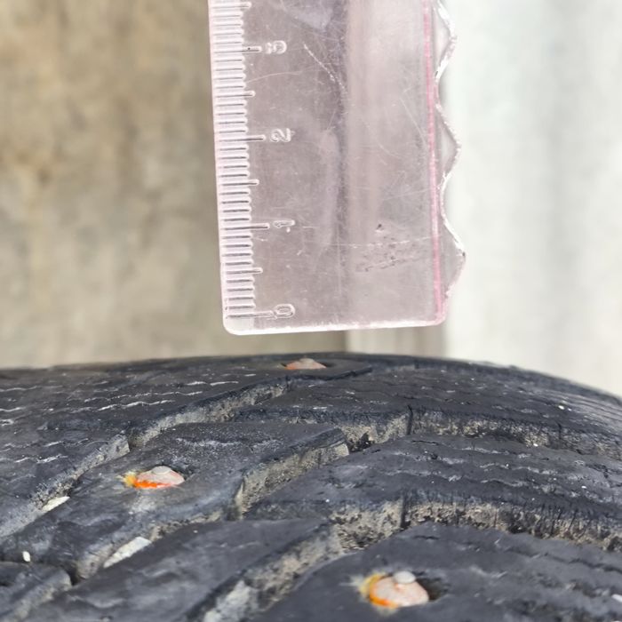 Продаю зимову шину, шип 185 70 R14