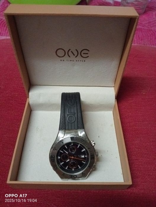Relógio One pouco usado