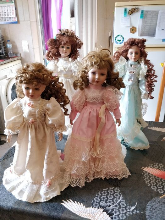 Bonecas de porcelana