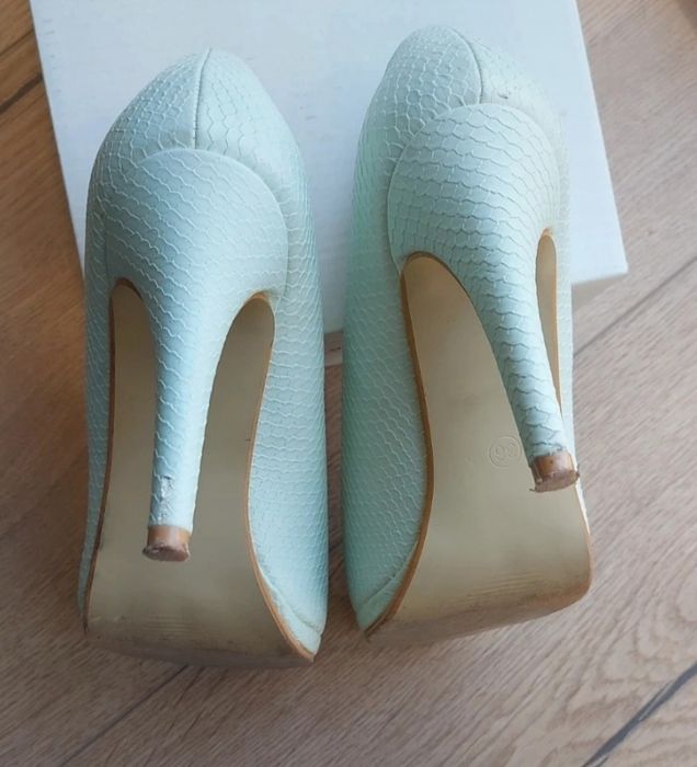 Miętowe obcasy z odryktym palcem