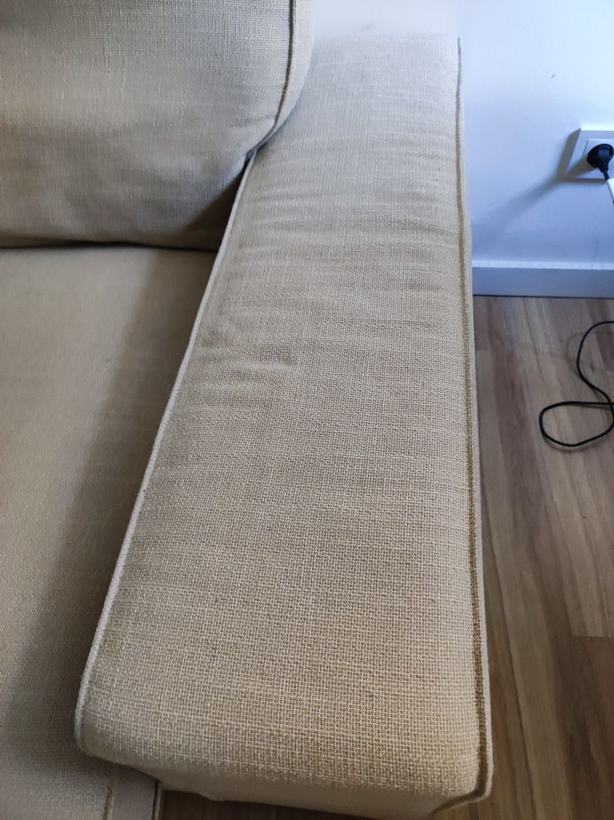 Sofá IKEA KIVIK 2 lugares bege – Confortável e em bom estado