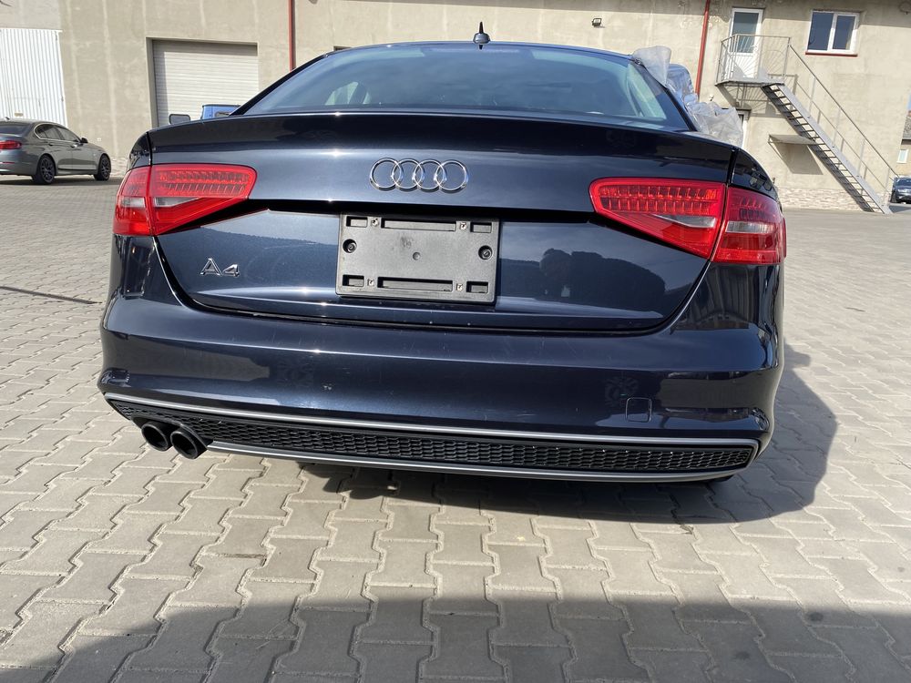 Audi A4 B8 S-line розборка ауді а4 б8 запчастини шрот Код фарби : LX5R