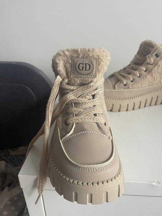 Зимові чоботи жіночі