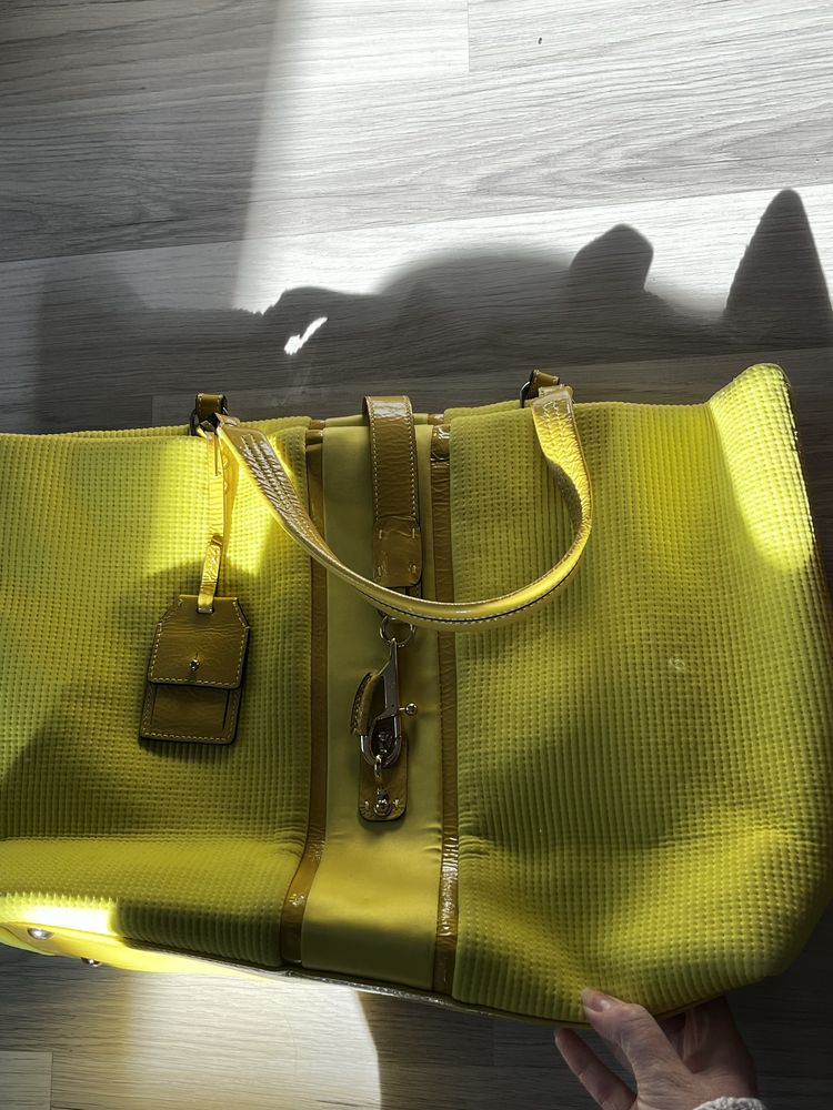 Unikatowa żółta torba marki Fay