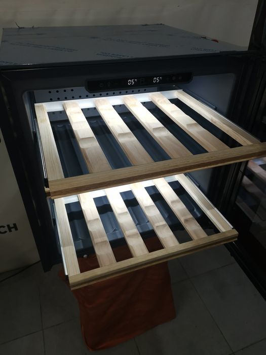 Вбудована шафа для вина Smeg CVI629NR3