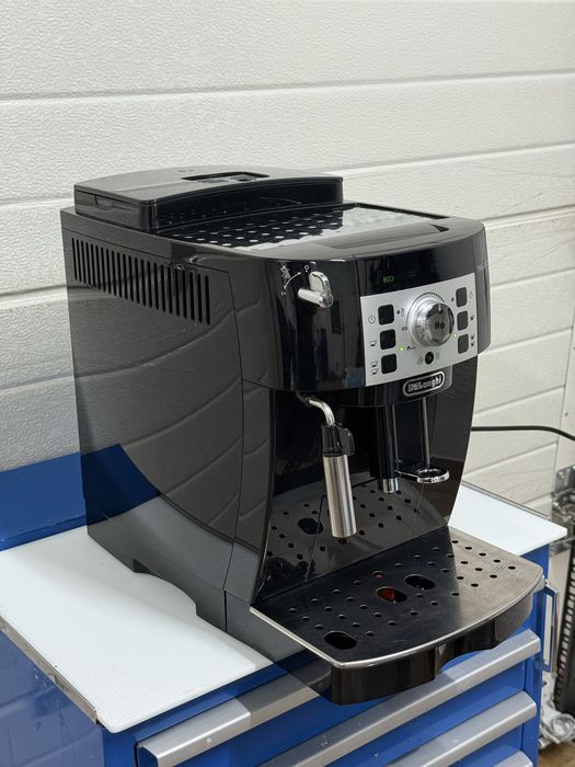 Кавоварка кавомашина Delonghi Magnifica S (Делонгі, Делонжі)