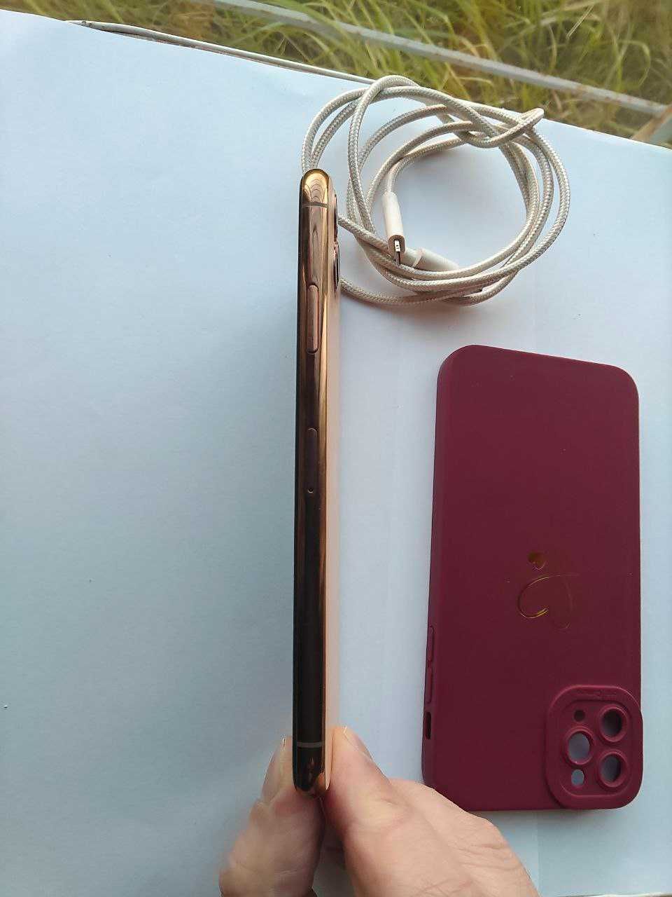Новый iphone 11 pro max 265/4 c чехлом и проводом для зарядки