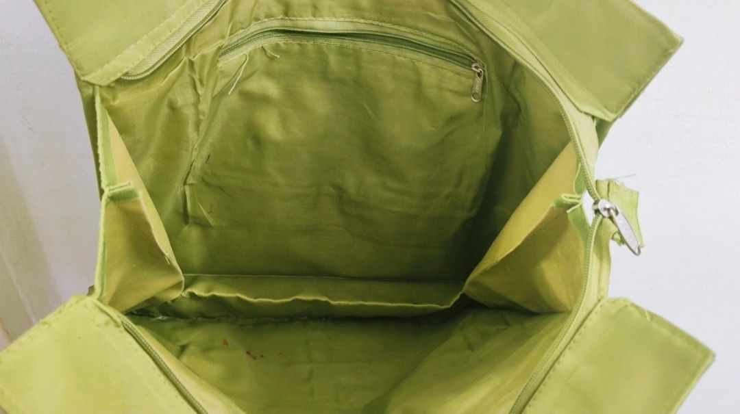 Zielona torebka pojemne kieszenie