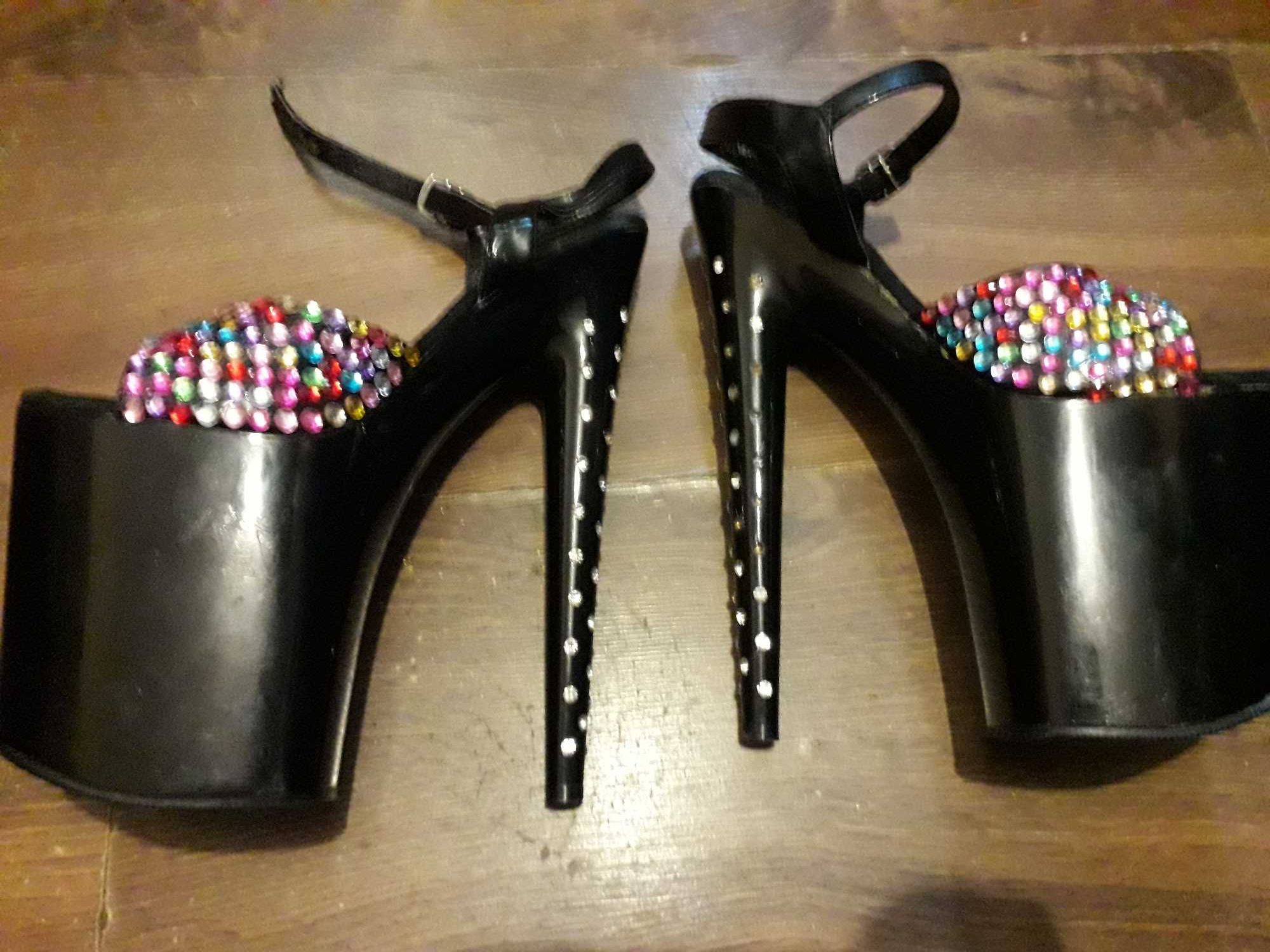 buty na wysokim obcasie