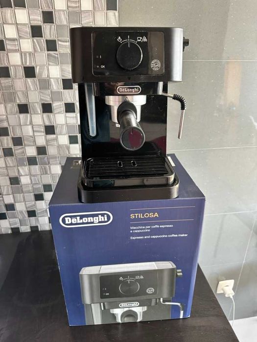 Maquina de café DeLonghi Stilosa - NA CAIXA!
