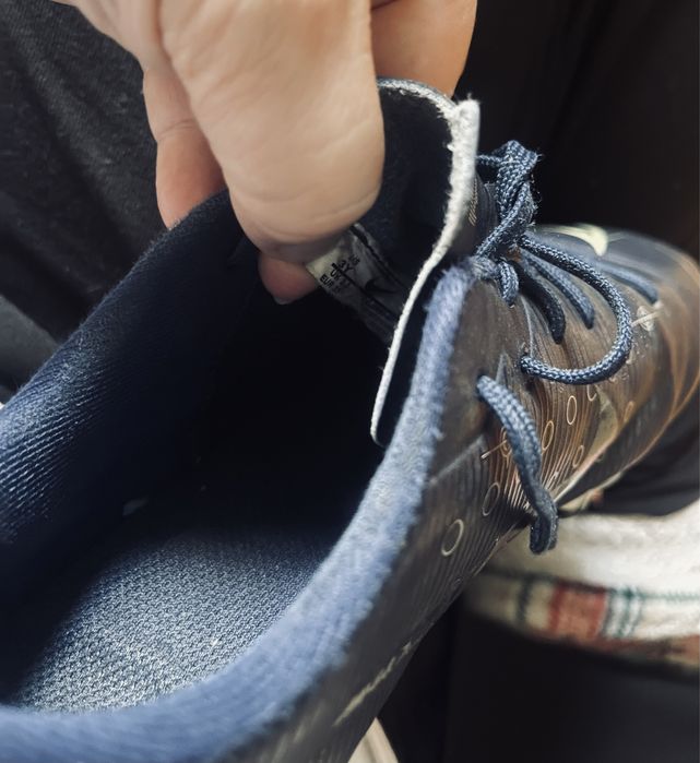 Skórzane buty korki do piłki nożnej Nike 35