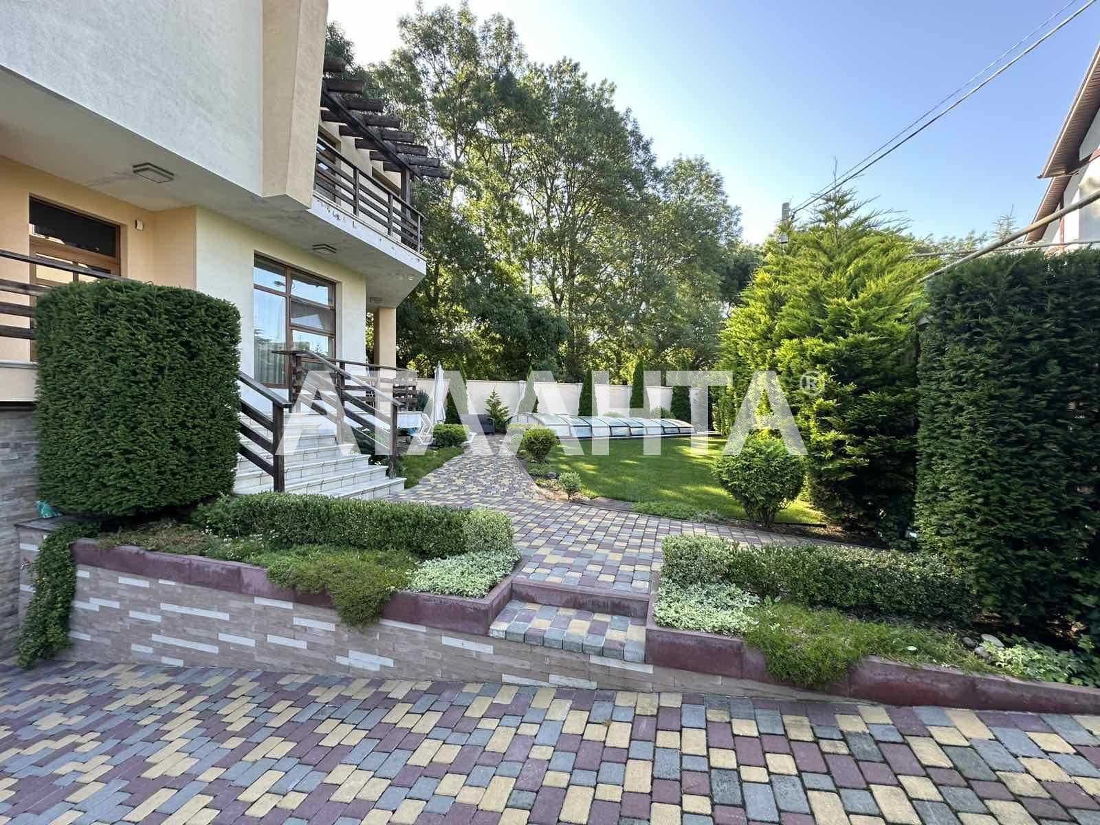 Современный отдельно стоящий дом с бассейном на Таирова 411 батарея