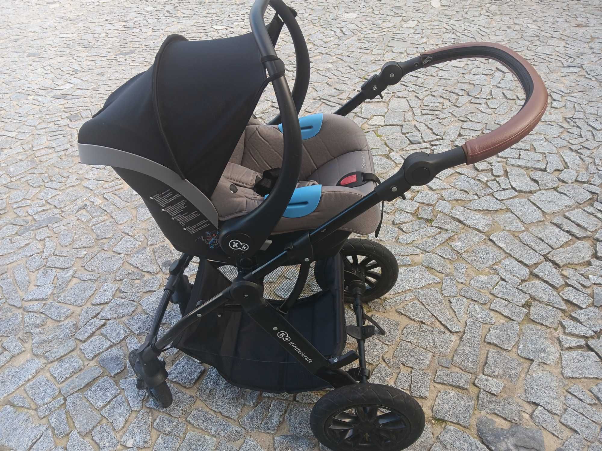 Carrinho de bebé trio