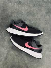 Продам жіночі спортивні кросівки Nike Revolution 6 ( 40 р - 25,5 см )