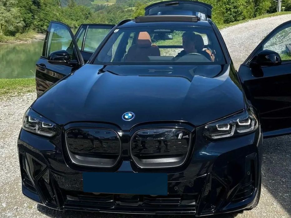 BMW iX3      2023