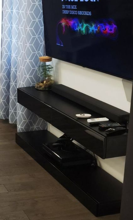 SZAFKA RTV FLY LE Czarny Połysk 140 cm