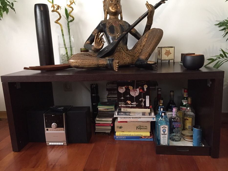 Mesa de apoio / móvel para sala em wengé