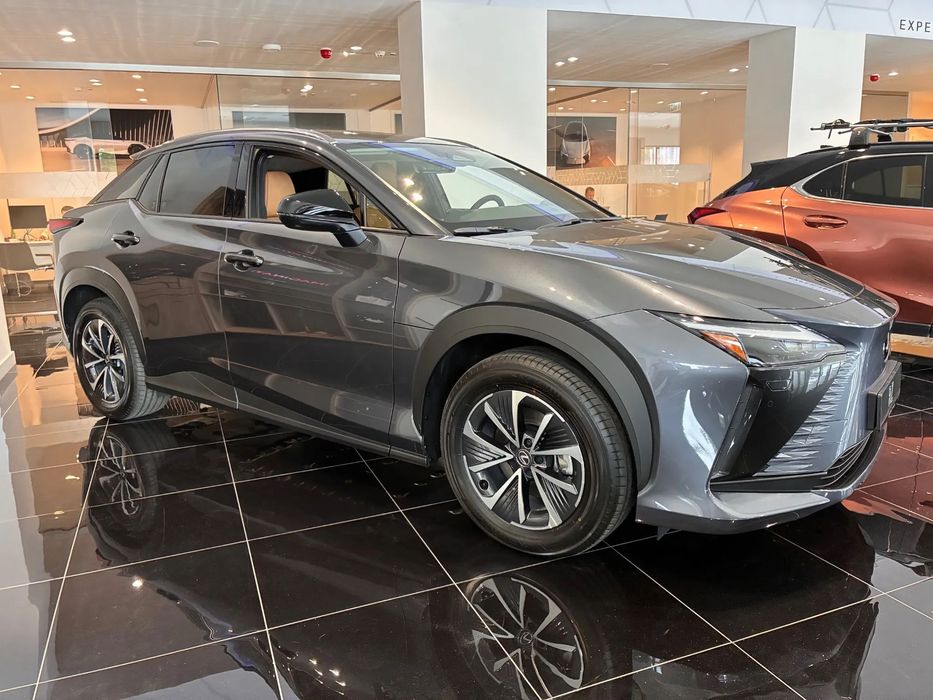 Lexus RZ belki dachowe oraz powłoka ceramiczna w cenie pojazdu