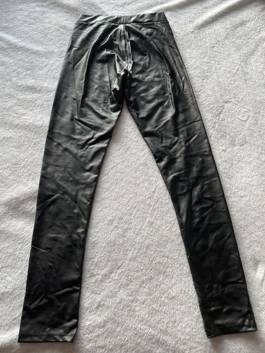 Calça preta da ZARA.