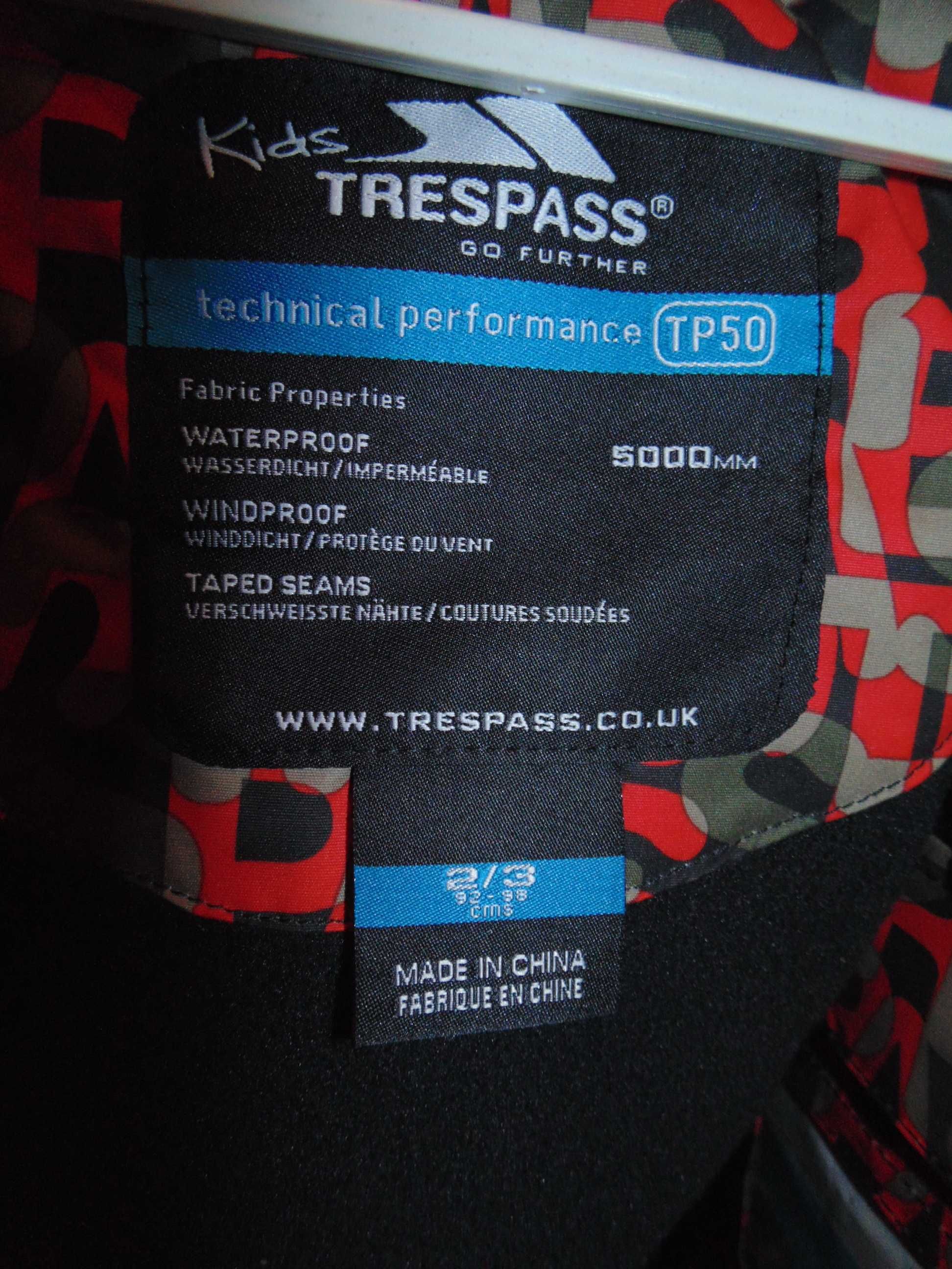 Яркая зимняя термо куртка Trespass.Размер 2-3г. 92-98см.Новая