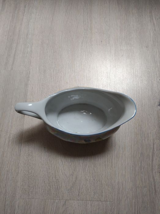 Ceramiczna sosjerka ze wzorem kwiata
