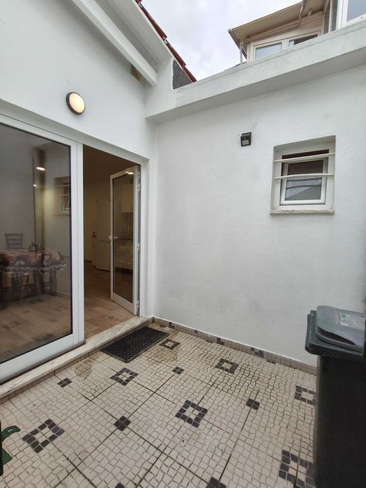 CASA/MORADIA TERREA c/pequeno terraço (área total 74m2-remodelada)