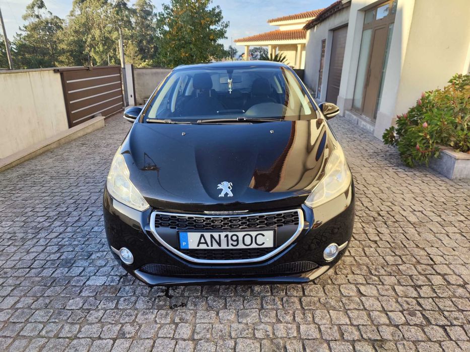 Peugeot 208 1.2 active 2014