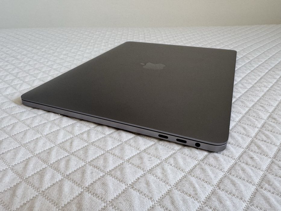 Macbook Pro - Intel i5 | 8GB Ram | 256 GB SSD