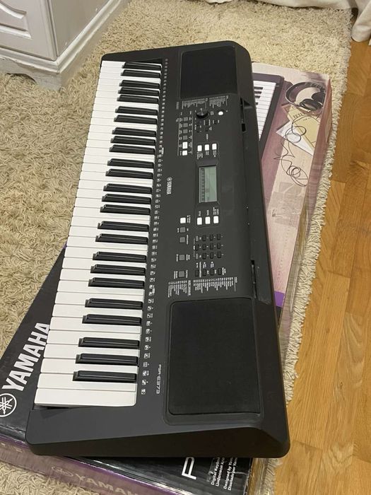 Синтезатор Yamaha PSR-E373.