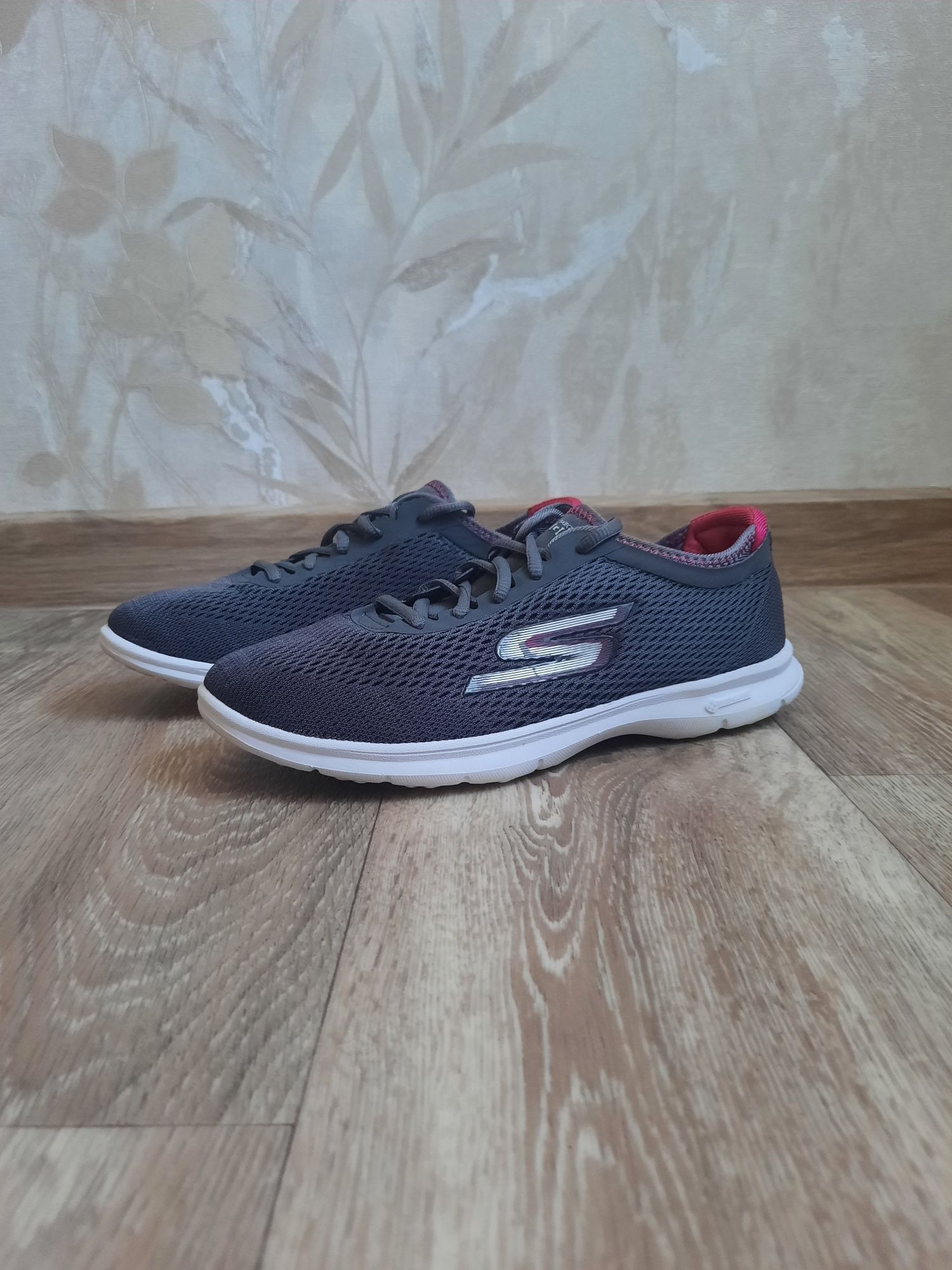 Жіночі кросівки skechers go step