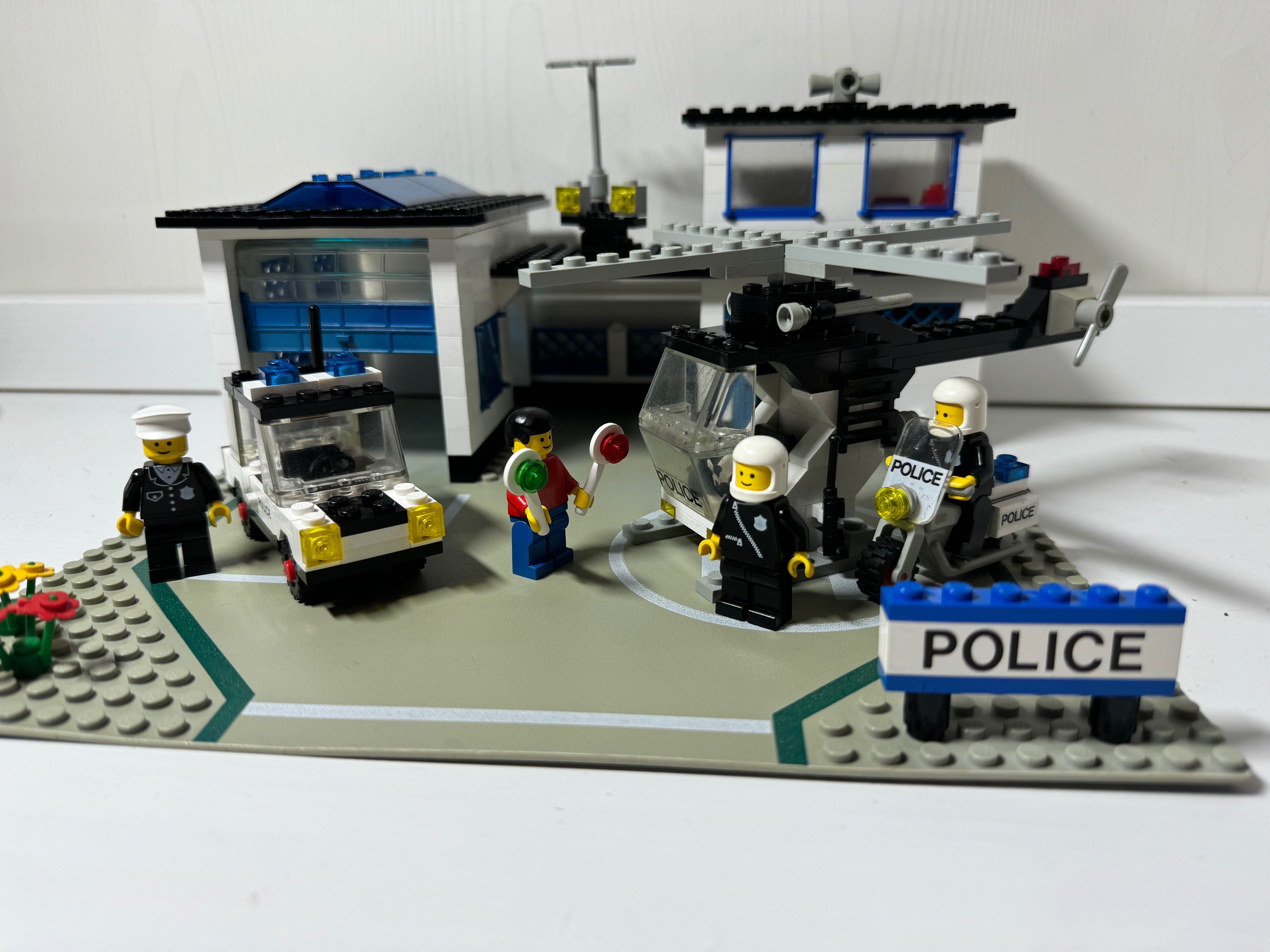 LEGO classic town; zestaw 6384 Police Station