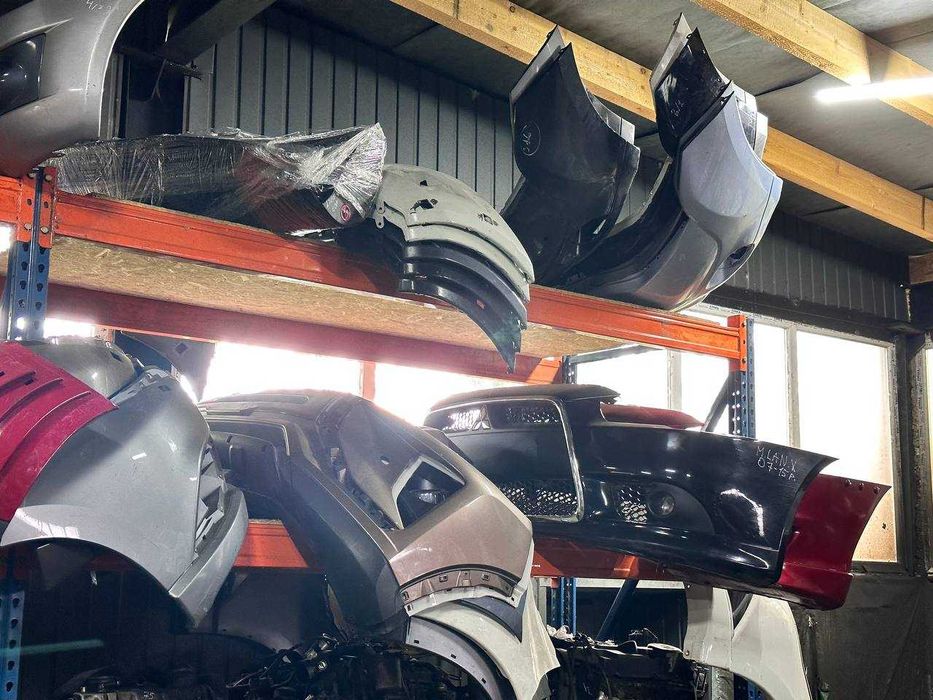 Передній задній бампер до різних марок Mitsubishi Nissan Peugeot Merc