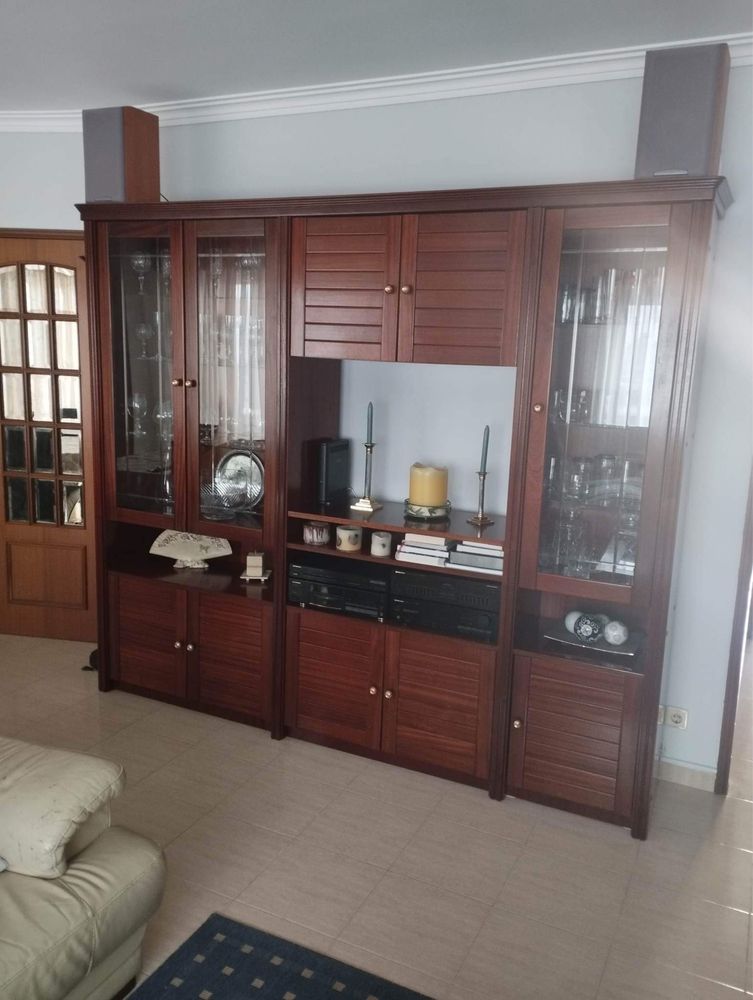 Vendo movel Tv, 4 mesas de apoio e móvel estante em perfeito estado!