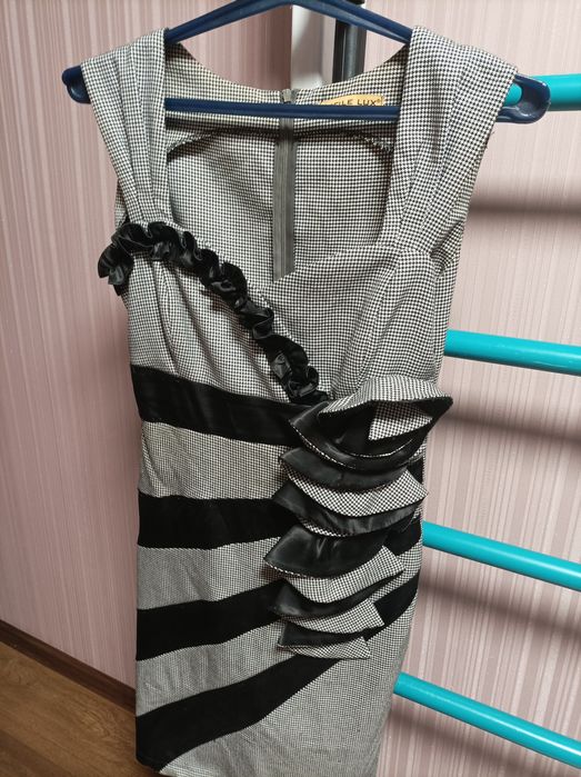 Платье с накидкой