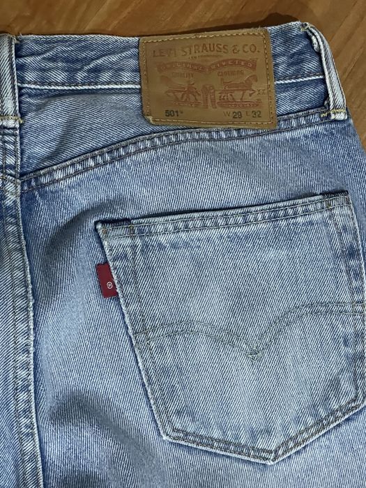 Calcas Levis em muito bom estado