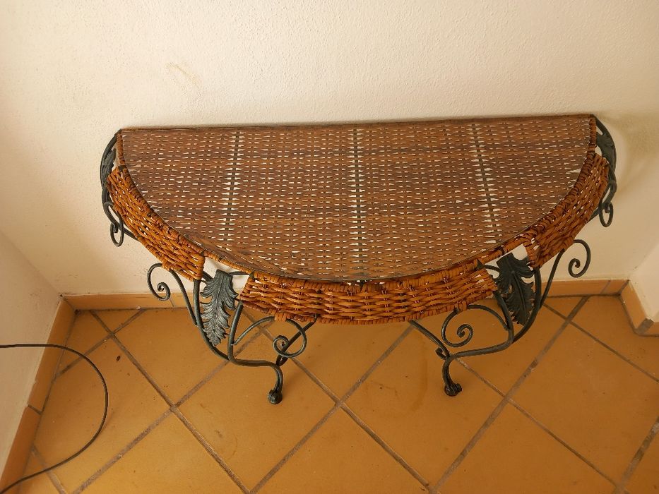 Mesa de apoio com vidro