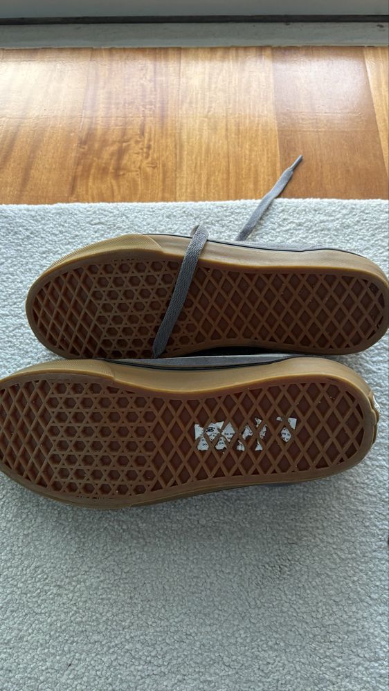 Tenis Vans cinzento 38
