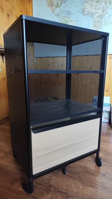 Ikea BEKANT na kółkach