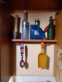 Полка кухонная с декоративными бутылками