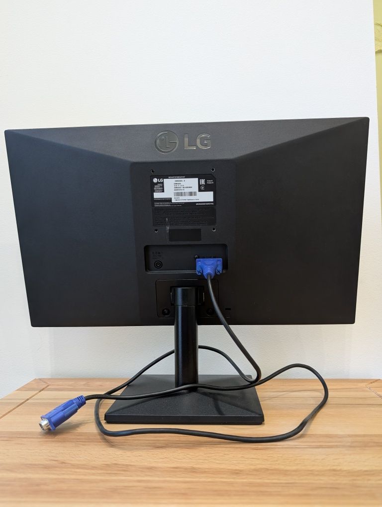 Монітор LG 20MK400A-B — LCD монитор 19.5", D-Sub, TN