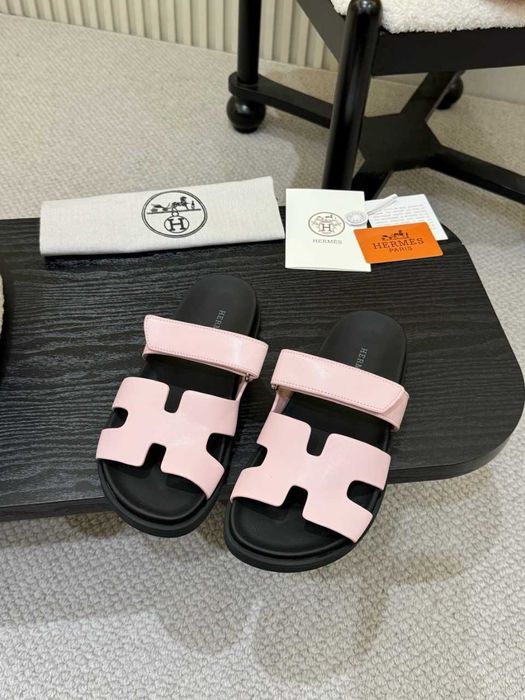 Lekkie i modne sandały HERMES Chyre na lato buty